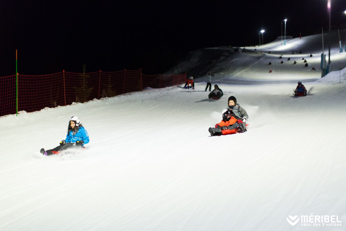 luge sledge soirée night family