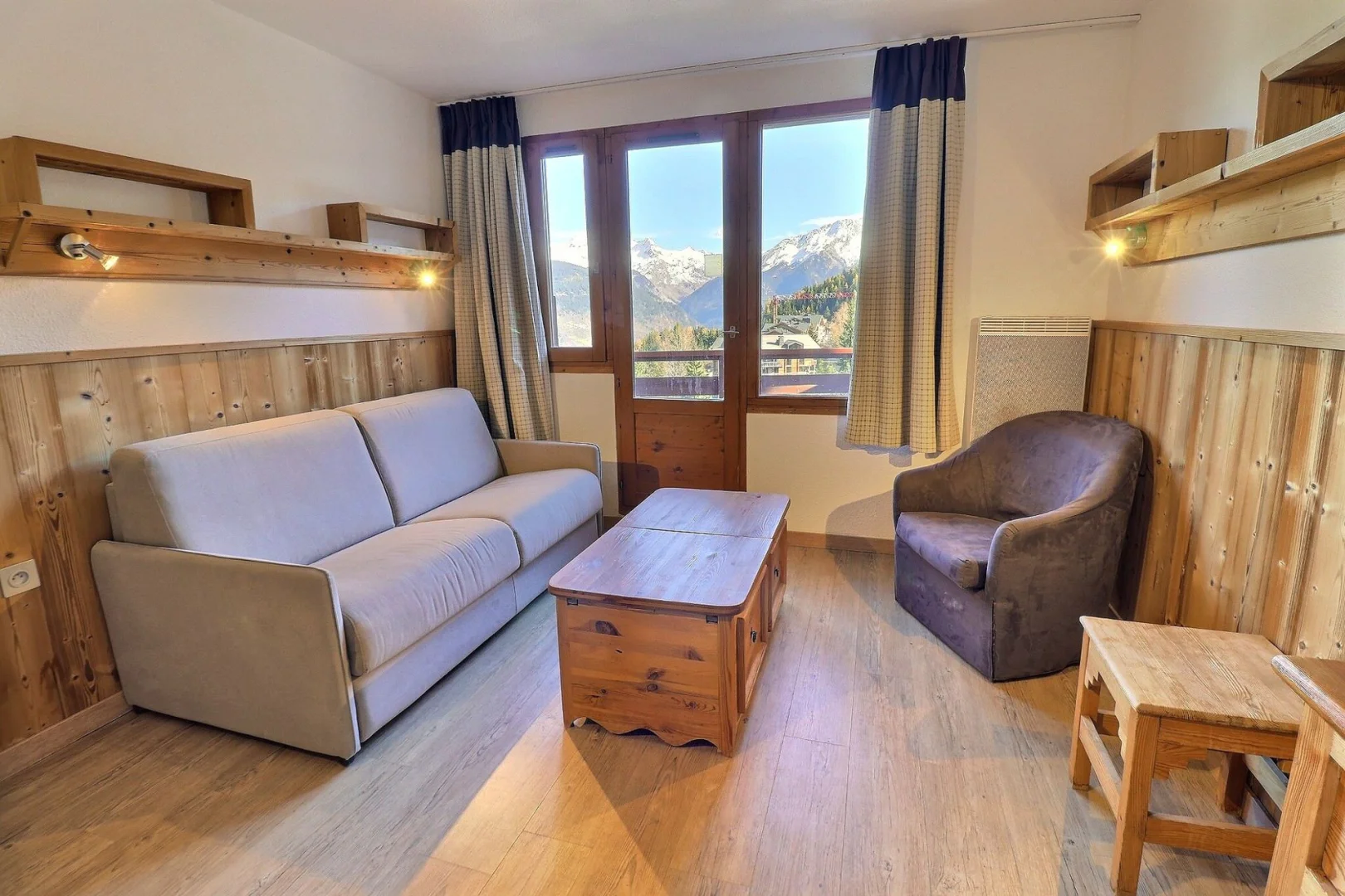 LGB924 / Dos piezas / La Tania / Centre - La Tania